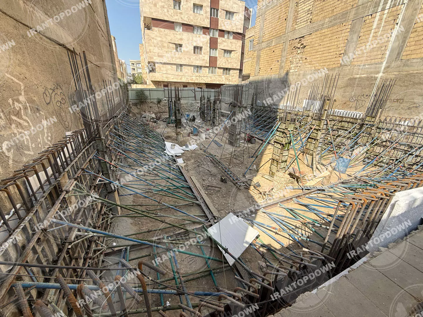 پروژه مسکونی بلوار ارم مهرشهر به روش تاپ دان